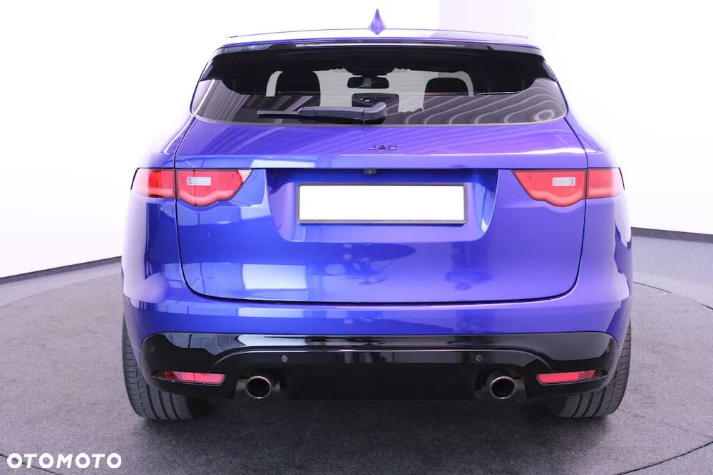 Jaguar F-Pace - 5
