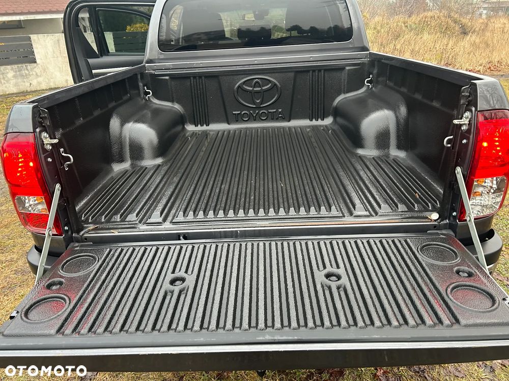 Toyota Hilux 4x4 Double Cab Autm Executive - 6