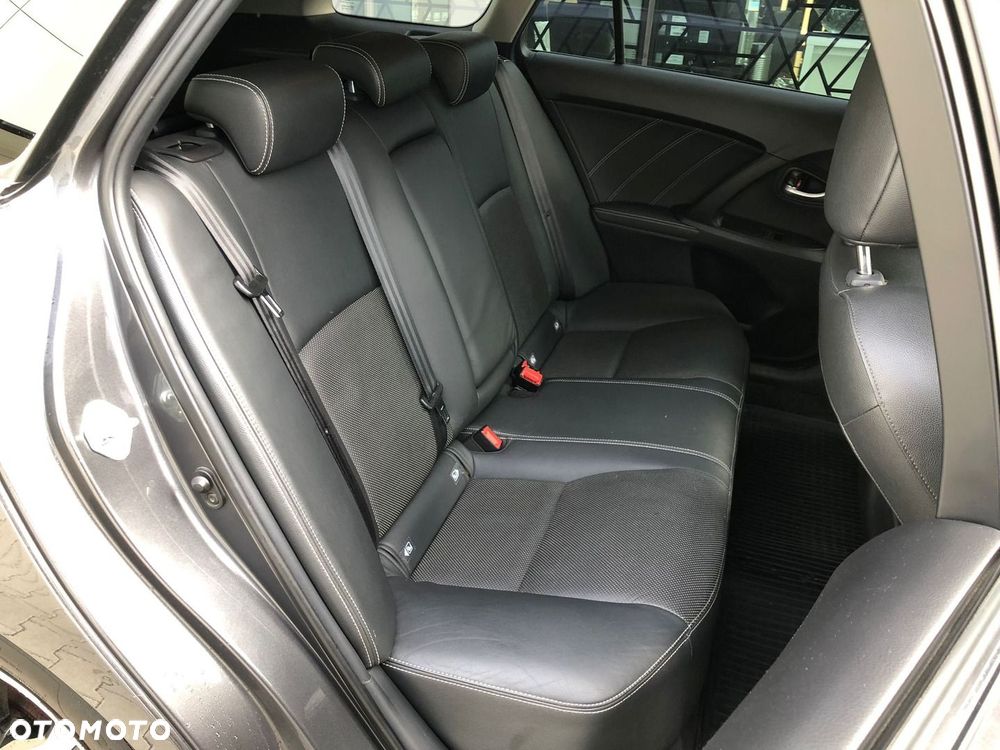 Toyota Avensis - 25