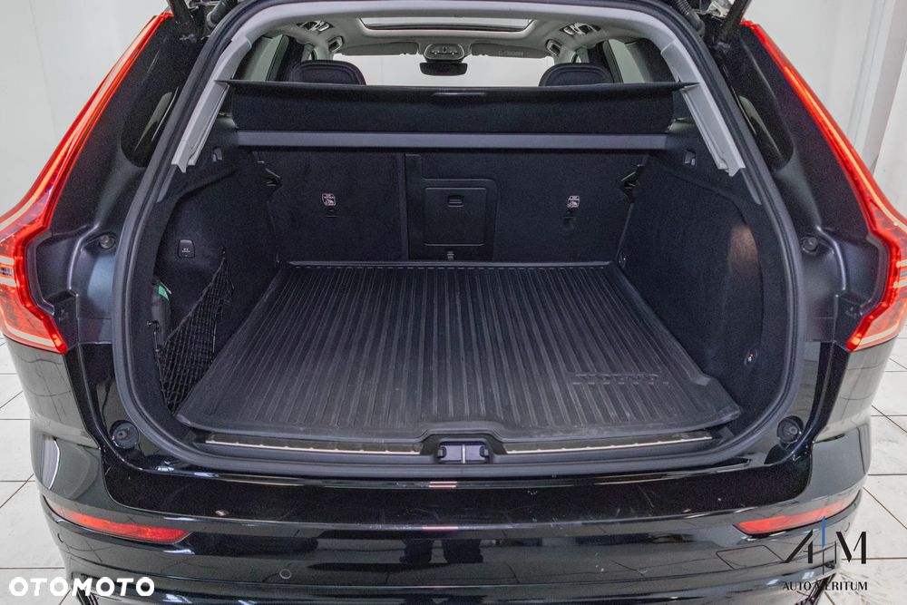 Volvo XC 60 B4 D AWD Ultimate Dark - 35