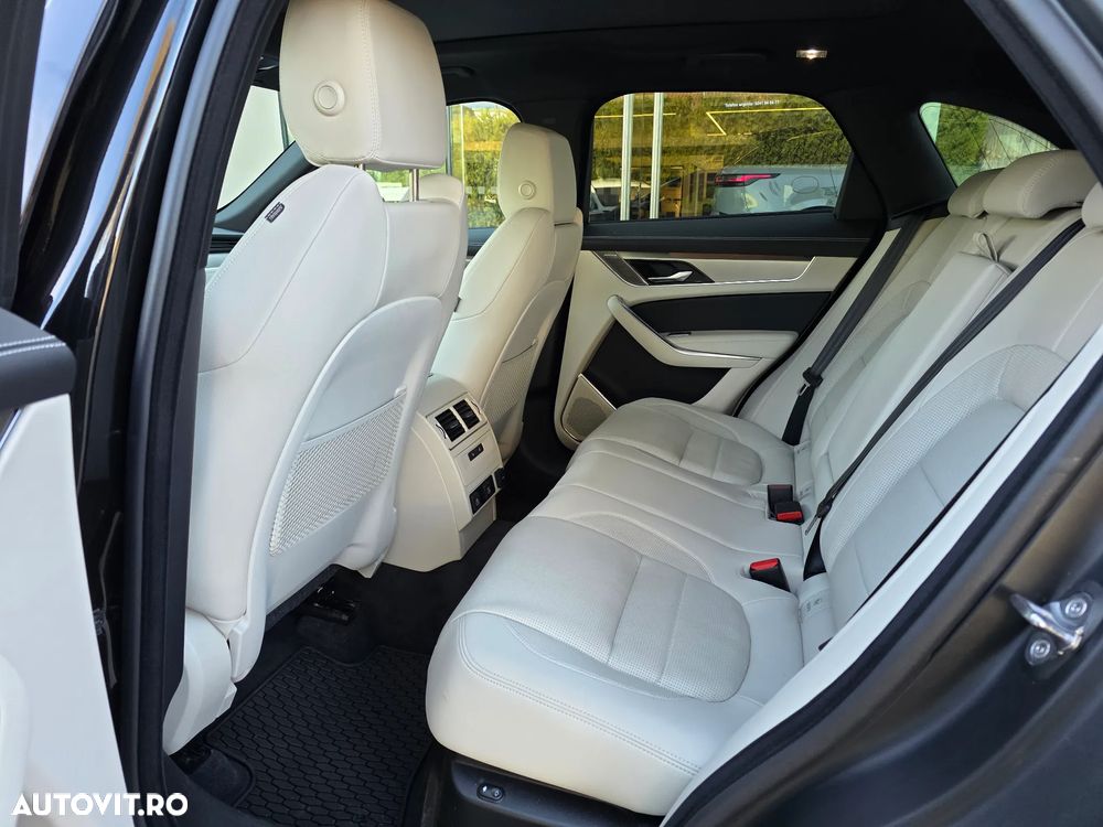 Jaguar F-Pace D200 AWD R-Dynamic SE - 9