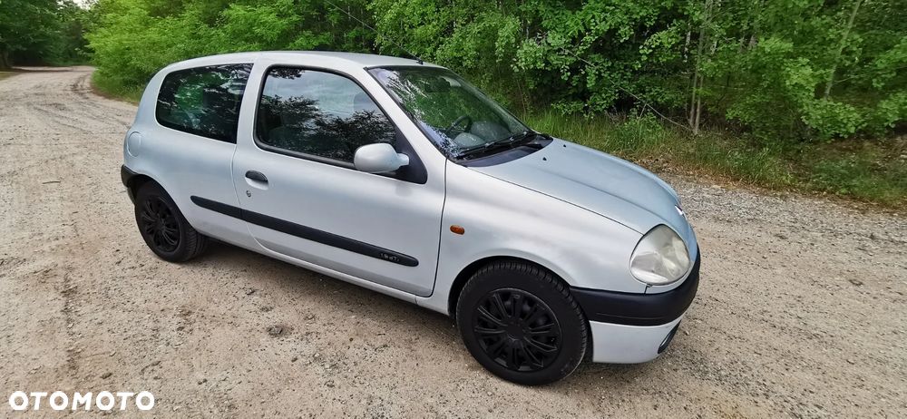 Renault Clio 1.9 DTi RXE - 2