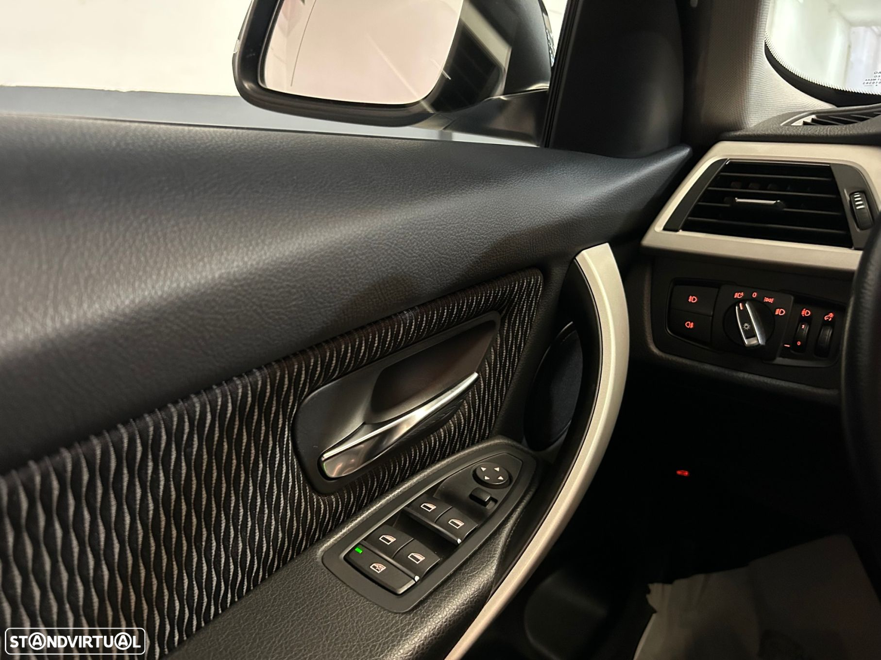 BMW 318 d Touring Auto - 40