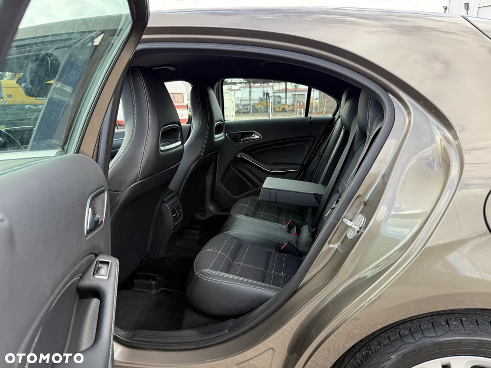 Mercedes-Benz Klasa A 180 (BlueEFFICIENCY) AMG Sport - 5