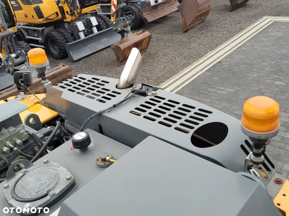 Liebherr A914 compact / ROTOTILT ze szczypcami / 2017rok /SUPER STAN / - 21