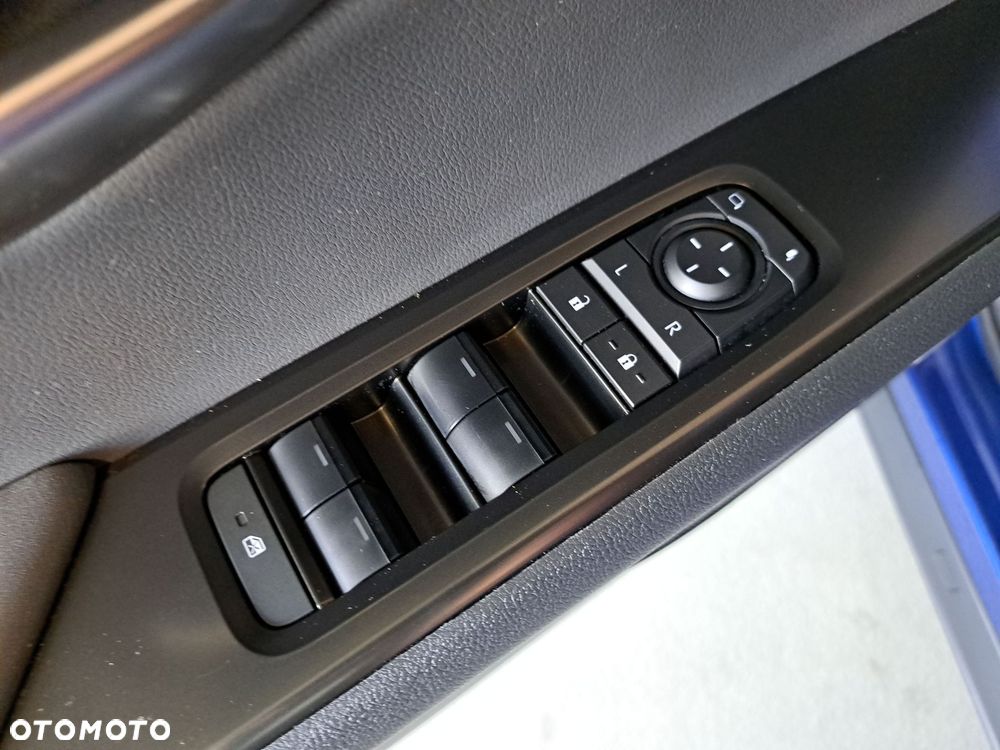 Lexus UX 300h F Sport Design - 28