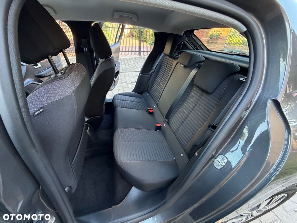 Peugeot 208 PureTech 100 Allure - 12