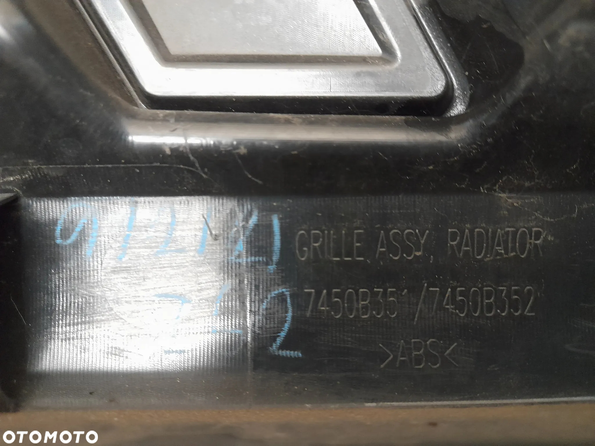MITSUBISHI SPACE STAR III ATRAPA GRILL 7450B35 - 8