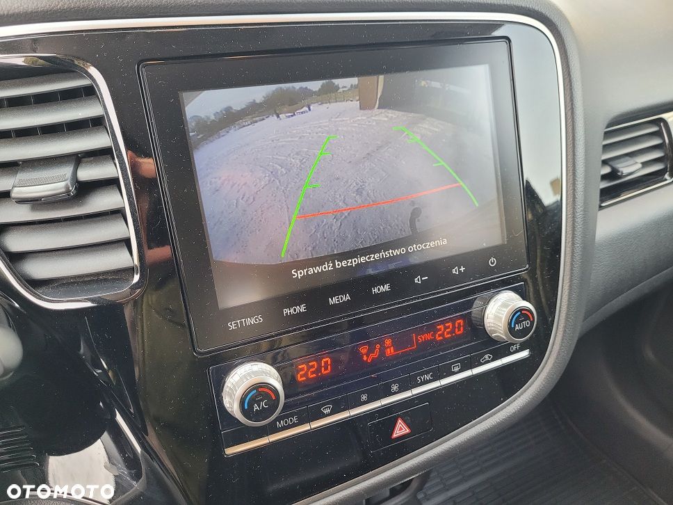 Mitsubishi Outlander 2.0 Intense + Navi 4WD CVT - 33