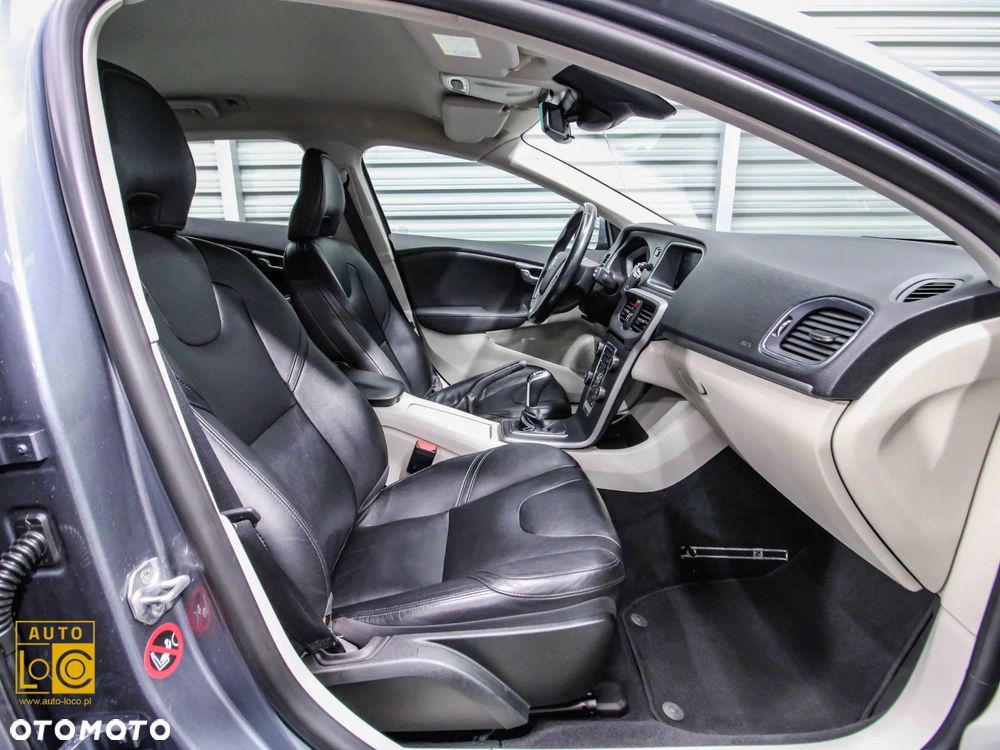Volvo V40 D2 Summum - 10