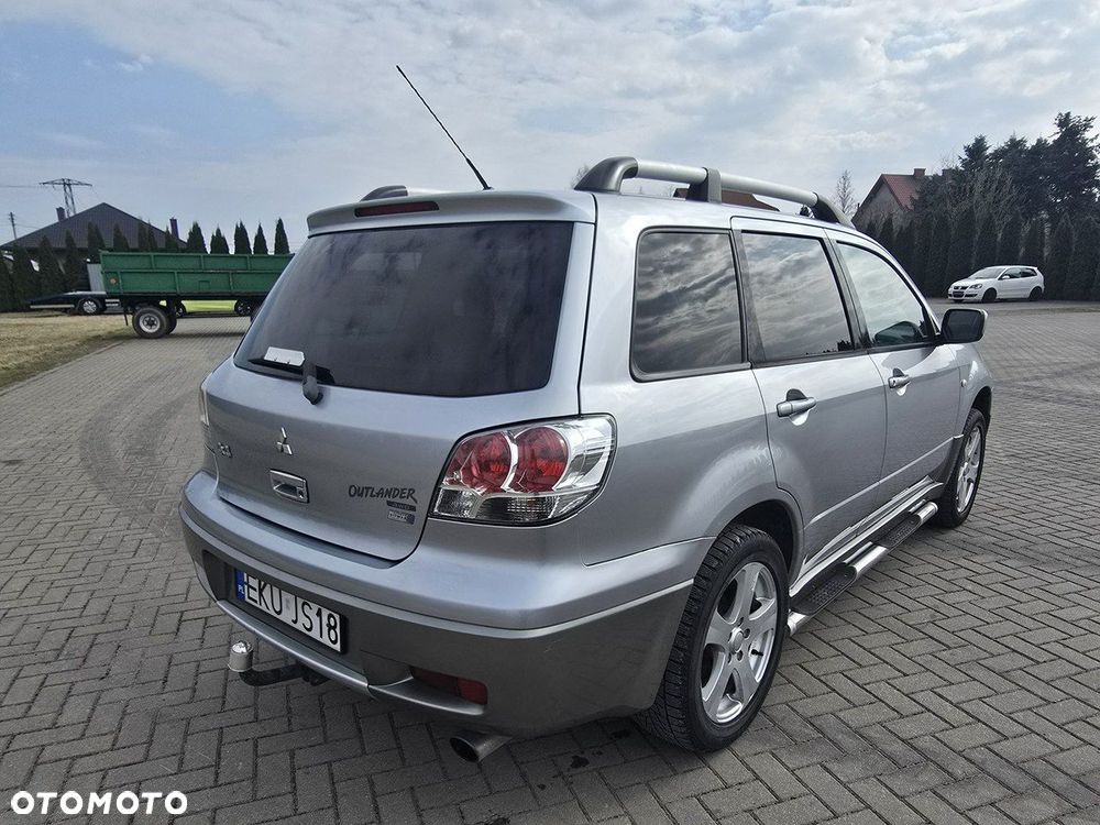 Mitsubishi Outlander - 10