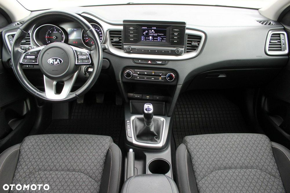 Kia Ceed 1.6 CRDi mHEV M - 11