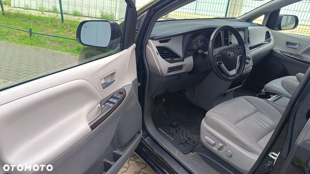 Toyota Sienna 3.5 V6 XLE AWD - 5