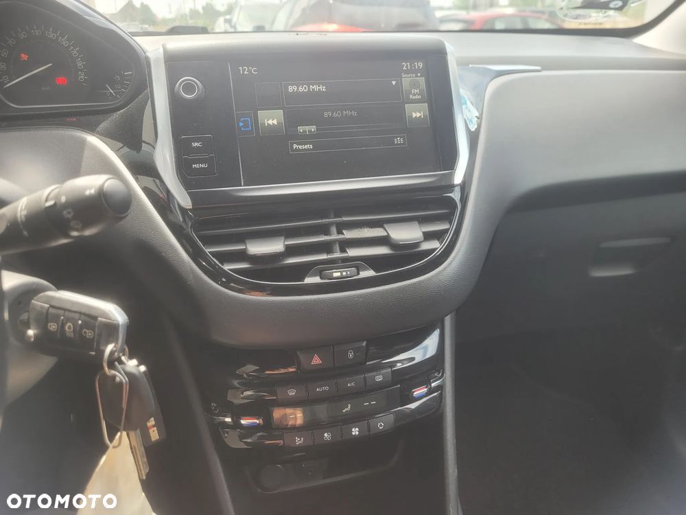 Peugeot 208 Blue-HDi 100 Stop&Start Allure - 11