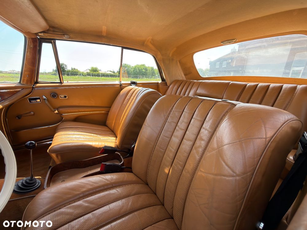 Mercedes-Benz 280 - 22