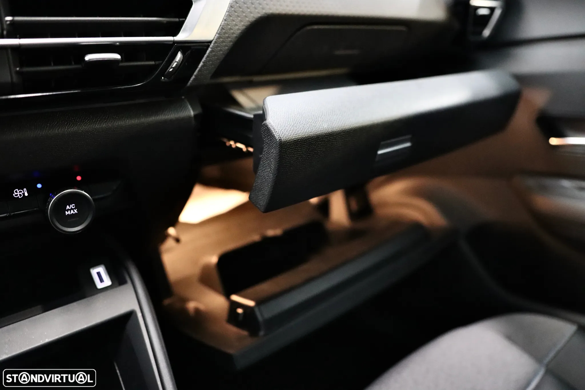 Citroën C4 BlueHDi 130 Stop&Start EAT8 SHINE - 15