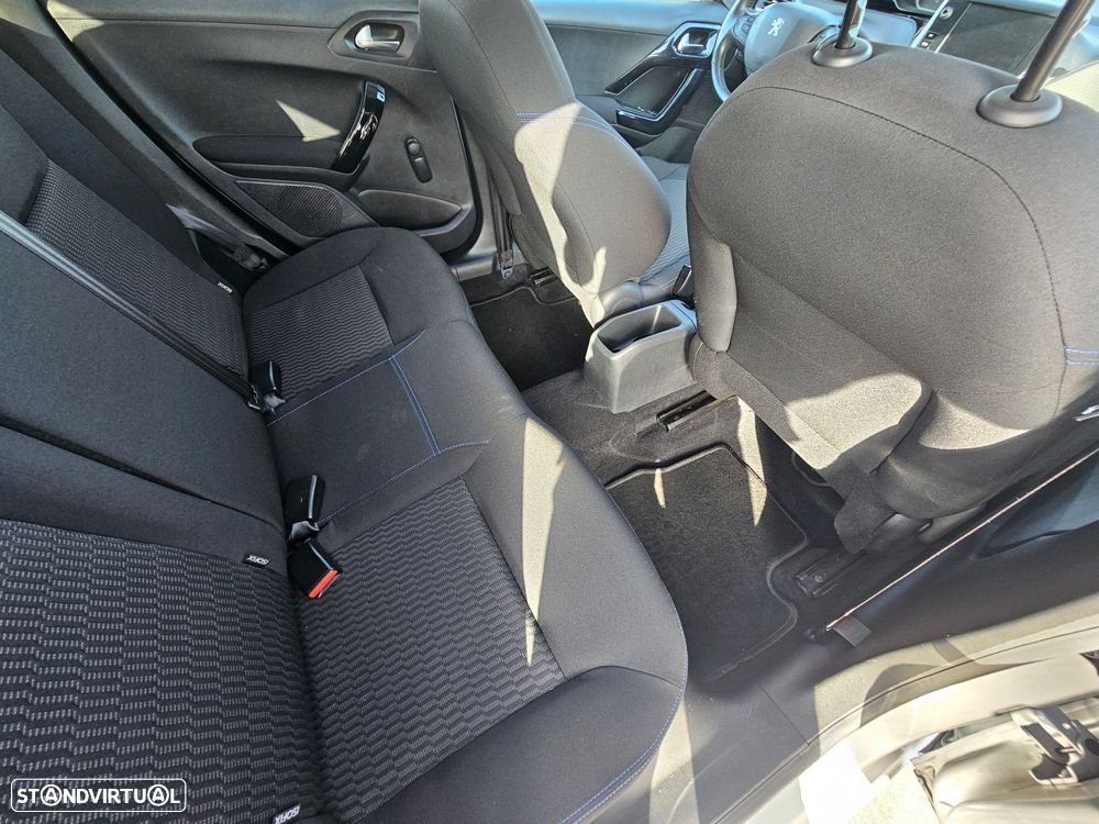 Peugeot 208 1.2 PureTech Style - 24