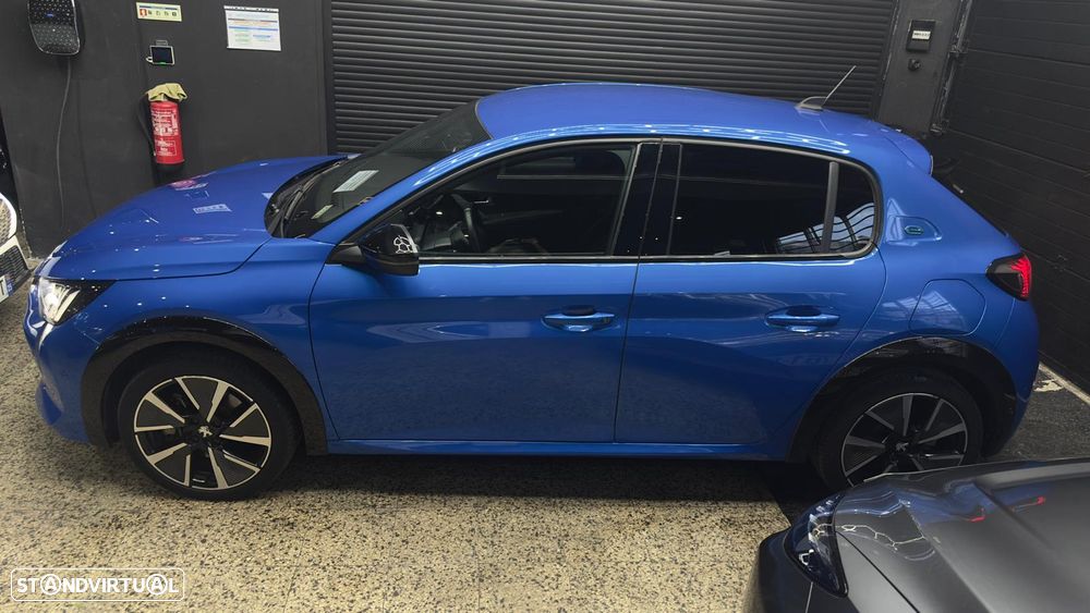 Peugeot e-208 GT - 15