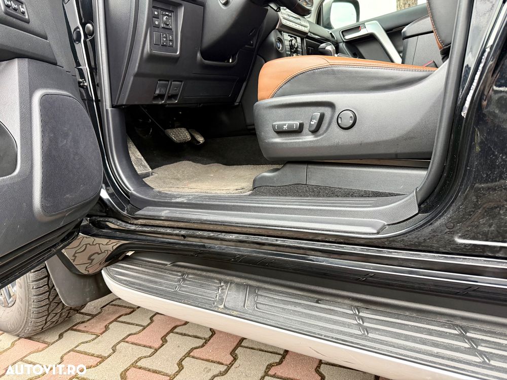 Toyota Land Cruiser 2.8l D-4D 204 CP A/T Luxury Black Matte Edition - 28