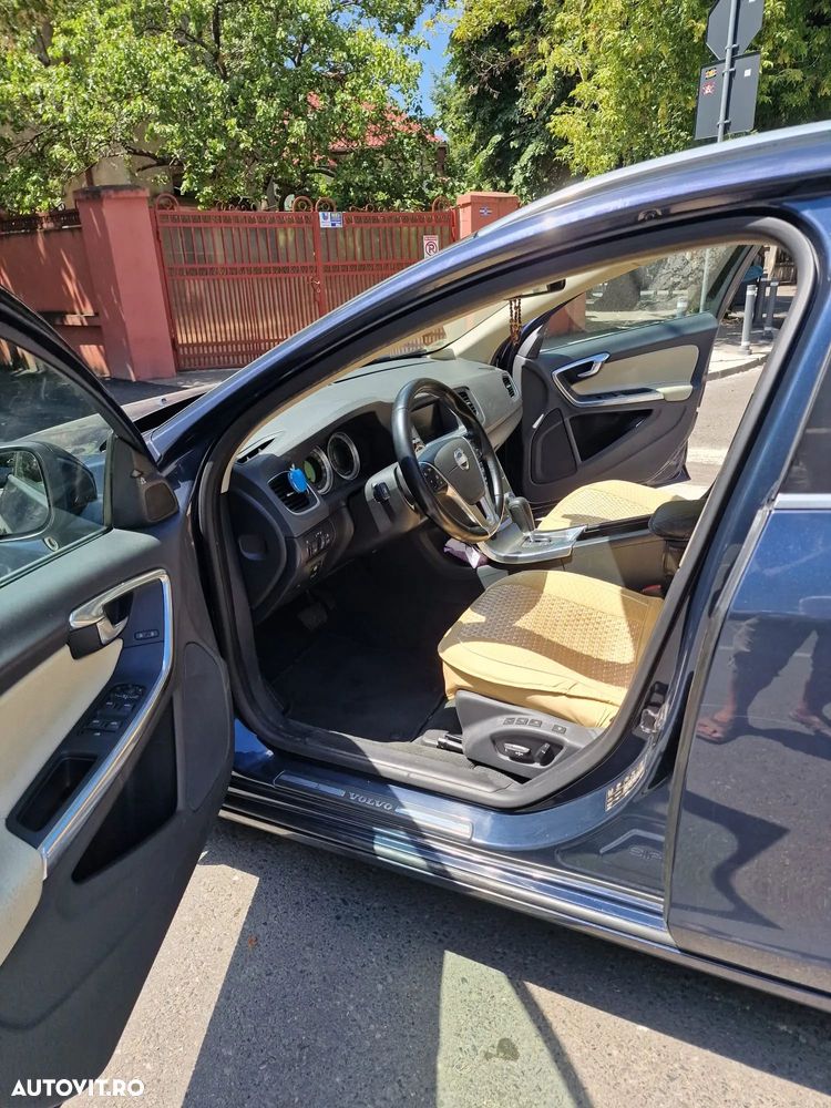 Volvo V60 D5 Momentum - 5