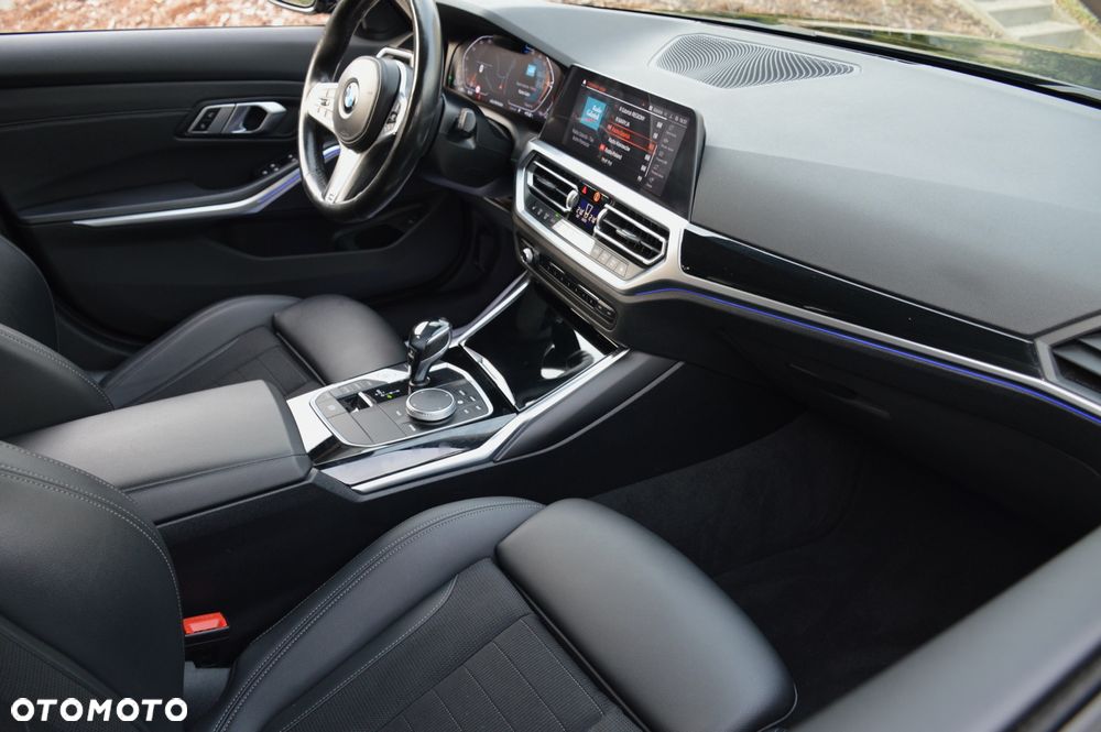 BMW Seria 3 320d Sport Line Shadow - 23