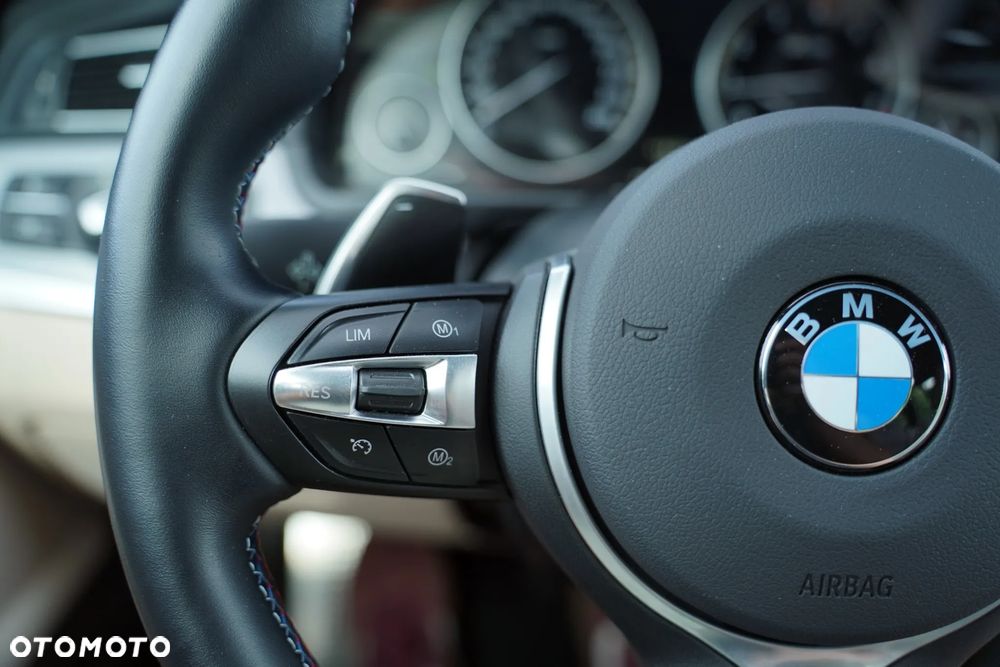 BMW Seria 5 528i Sport-Aut - 36