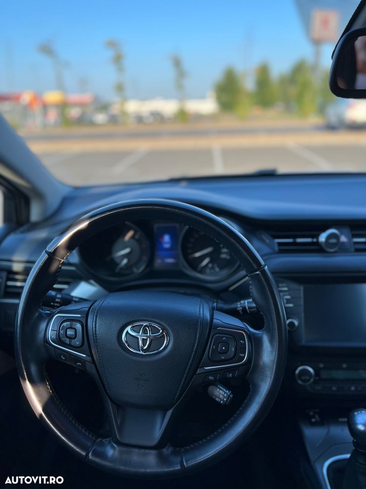 Toyota Avensis 2.0 D-4D Executive - 9