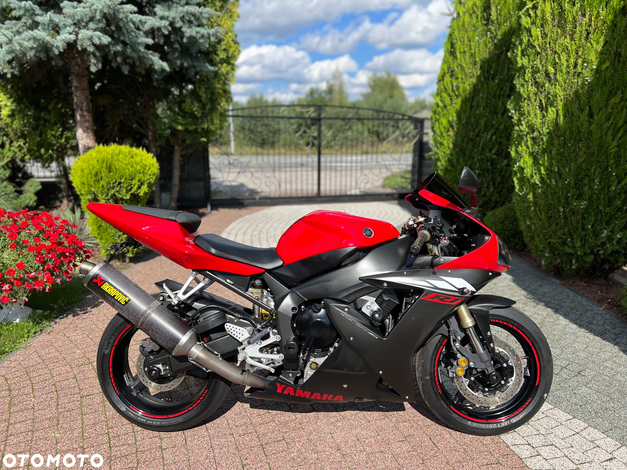 Yamaha R1 - 6