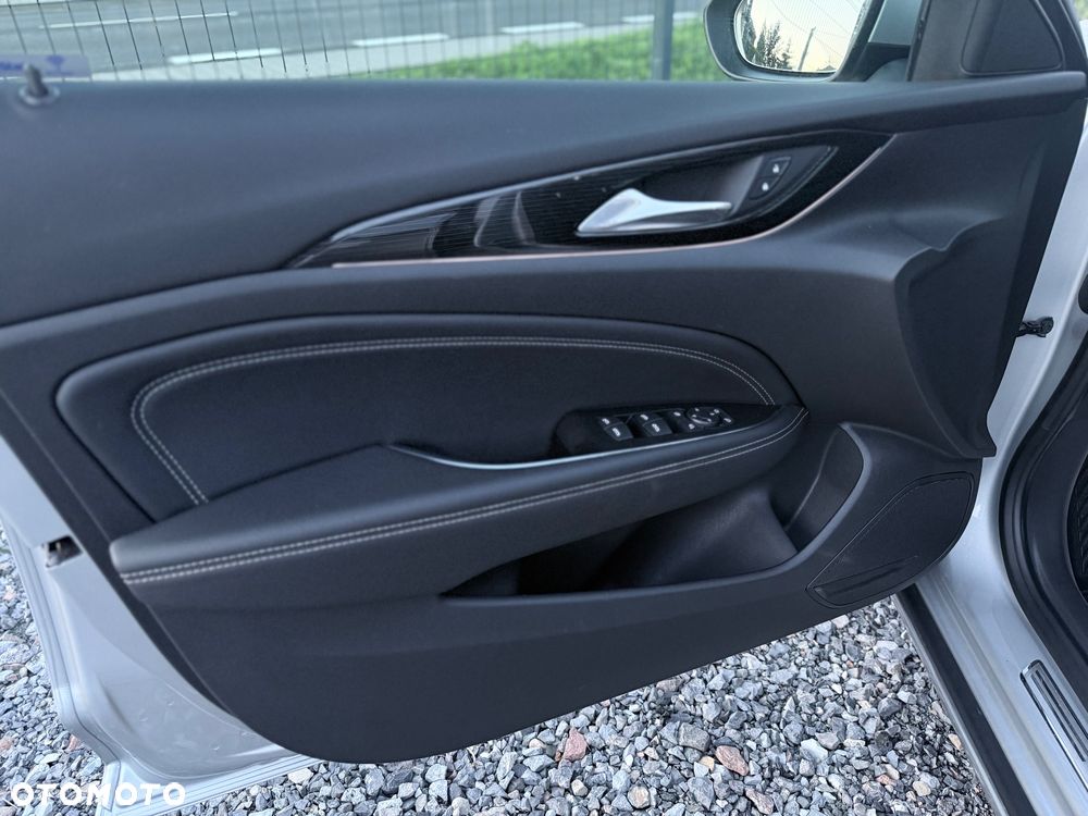 Opel Insignia - 36