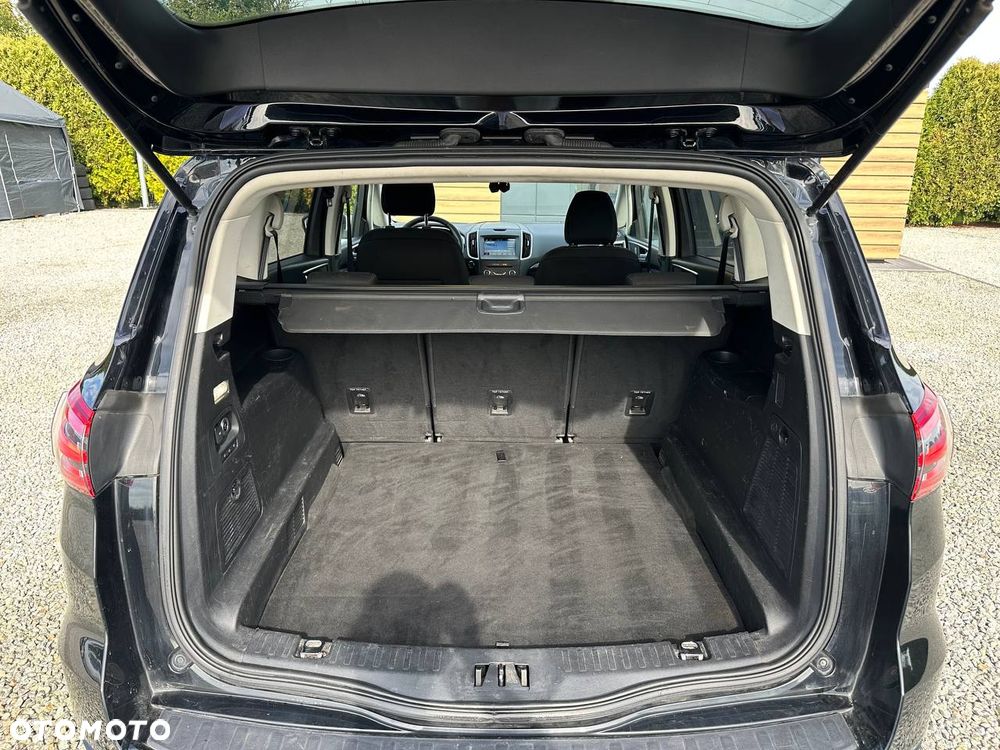 Ford S-Max - 17