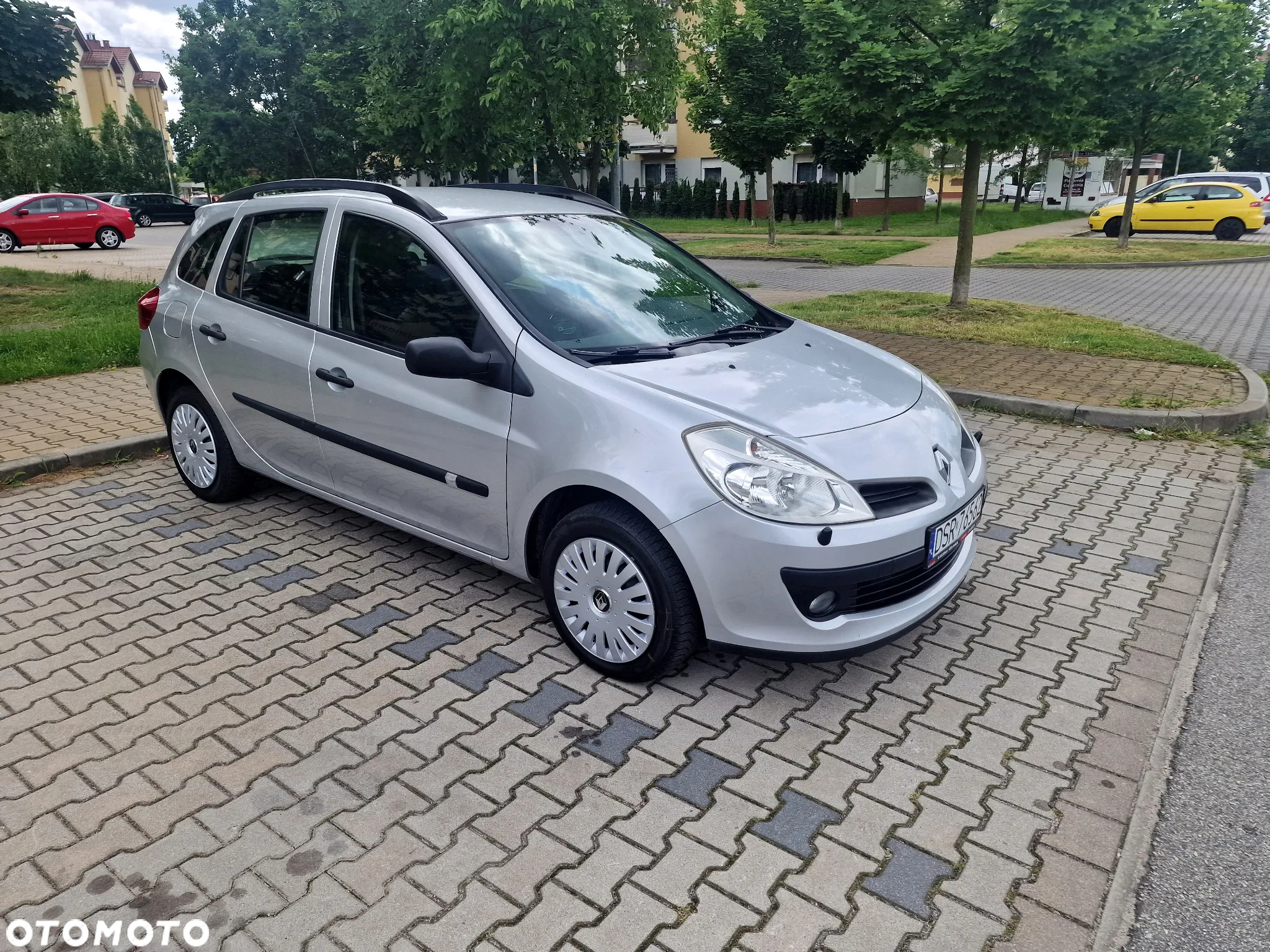Renault Clio 1.2 16V 75 Grandtour Dynamique - 2