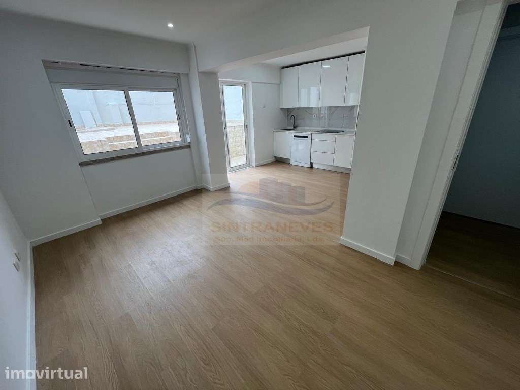 Apartamento Cave T2, Localização Privilegiada, ao Pé da Igreja, Tot... - Grande imagem: 2/17