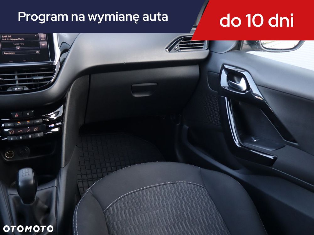 Peugeot 208 - 10