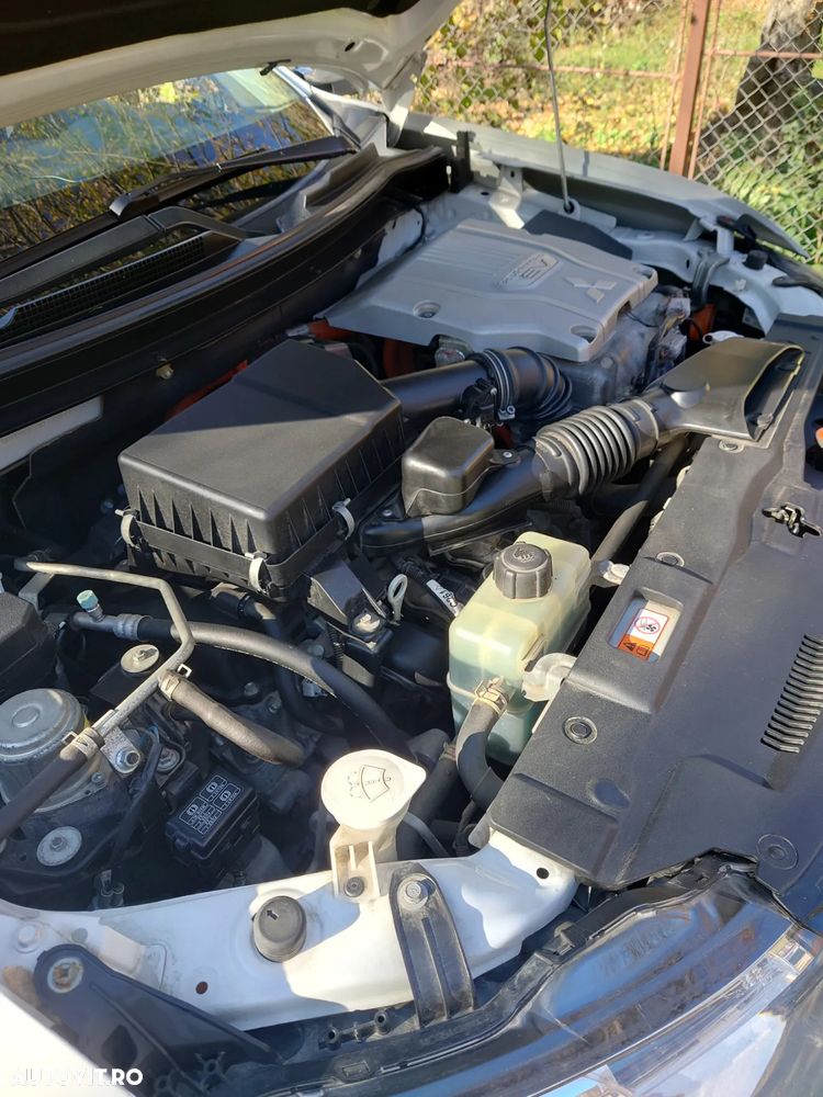 Mitsubishi Outlander - 10