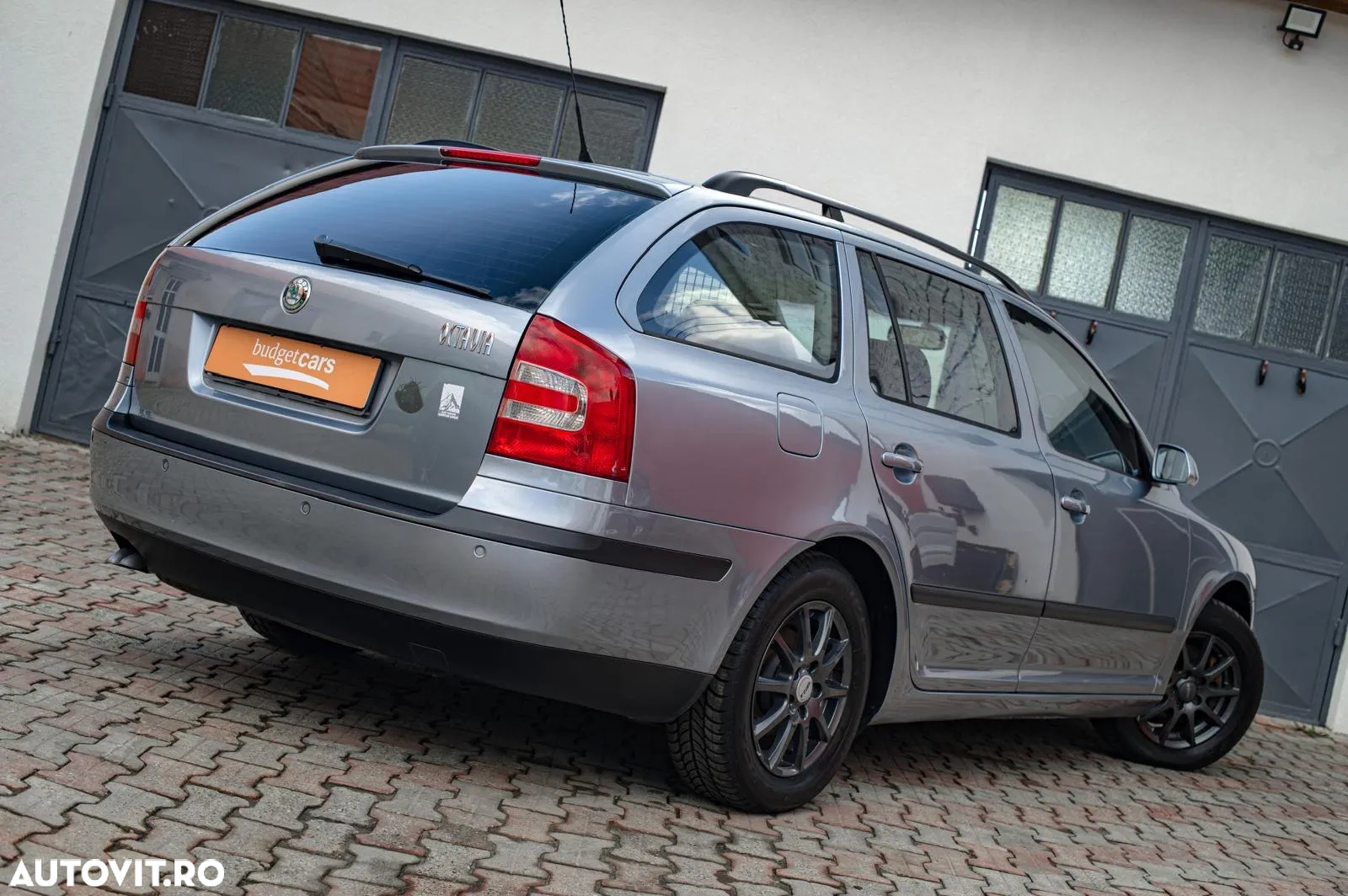 Skoda Octavia Combi 2.0 TDI Ambiente Aut - 4