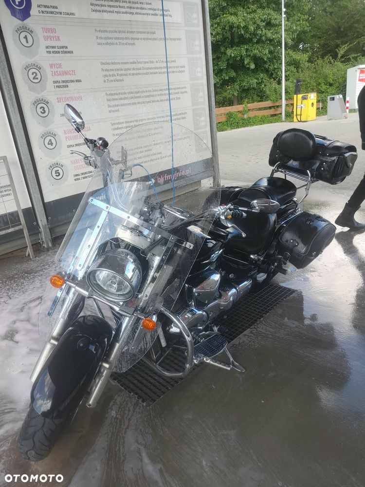 Suzuki Intruder - 13