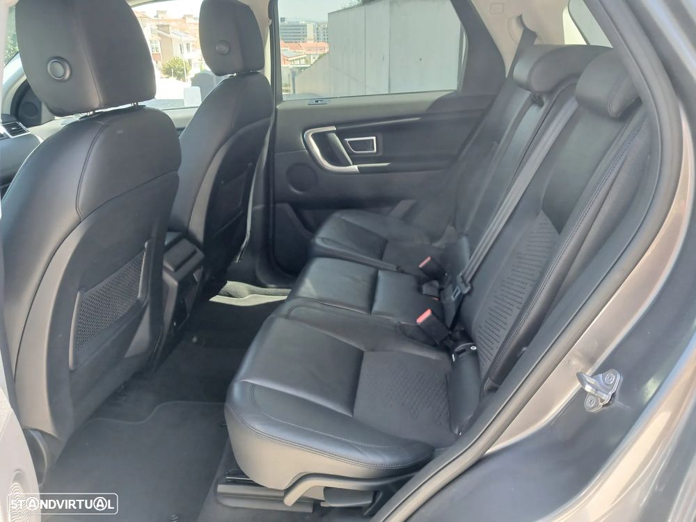 Land Rover Discovery Sport 2.0 TD4 HSE Luxury 7L Auto - 11