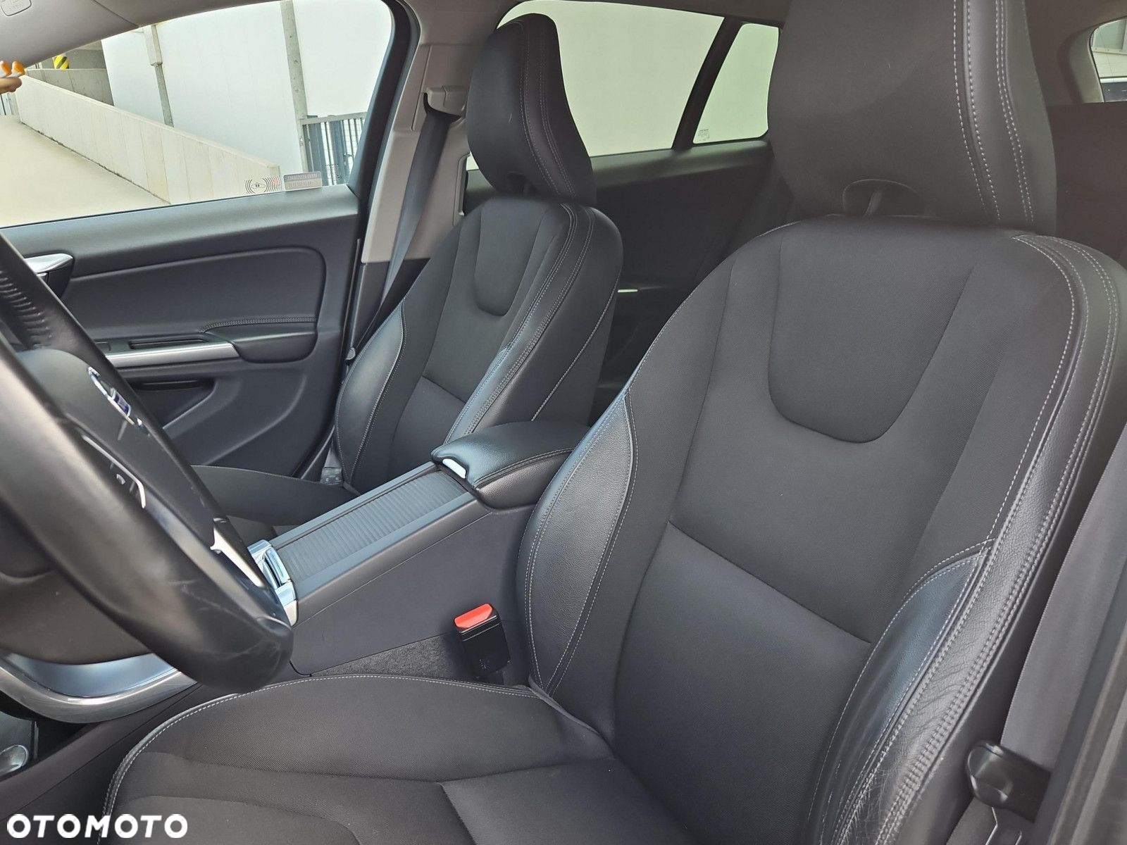 Volvo V60 Cross Country - 24