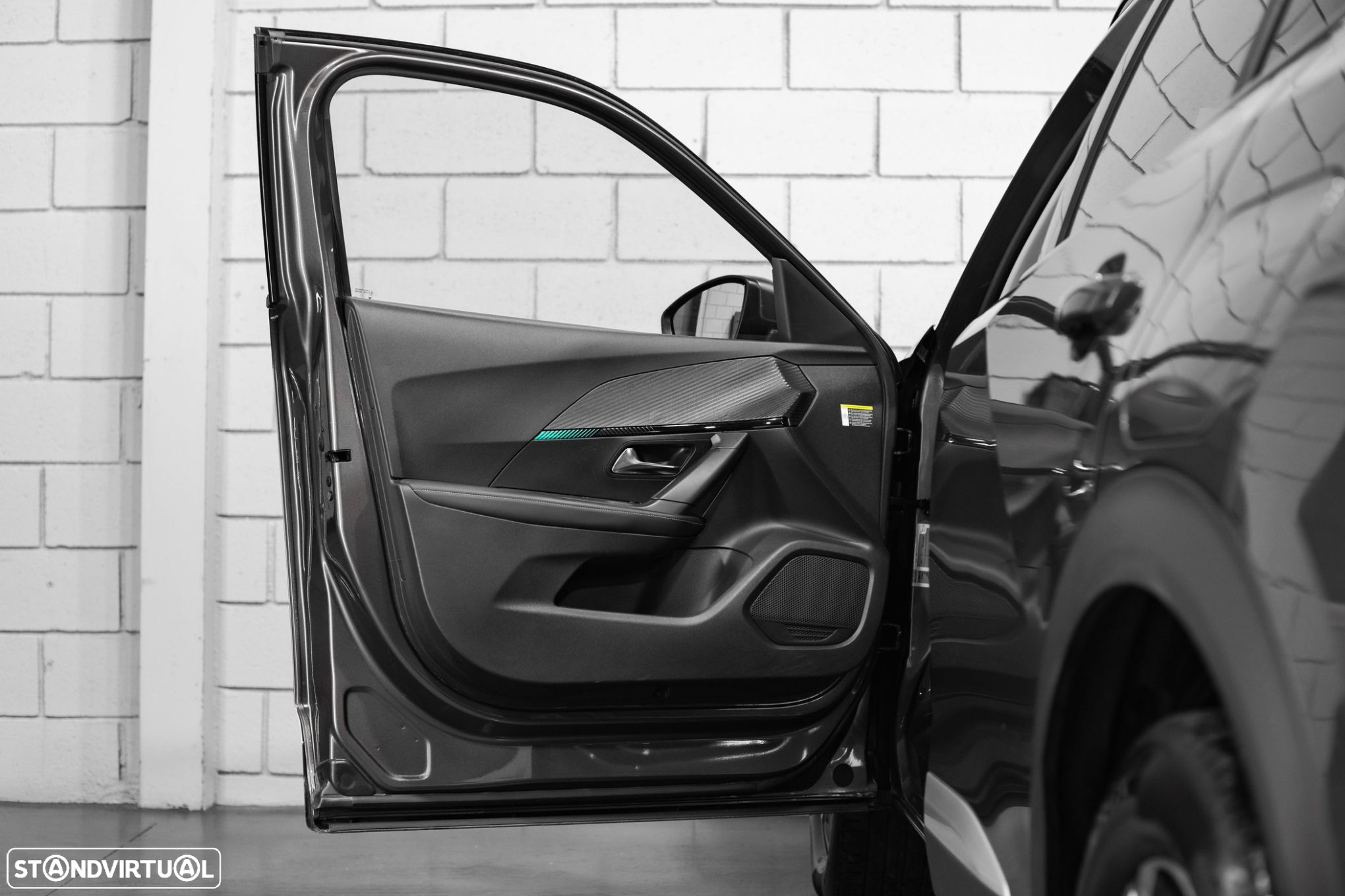 Peugeot 2008 1.2 PureTech Allure EAT8 - 29