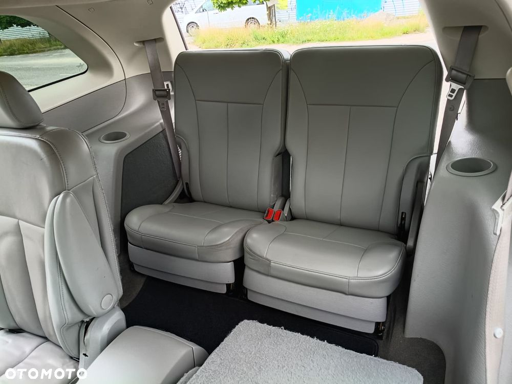 Chrysler Pacifica - 12