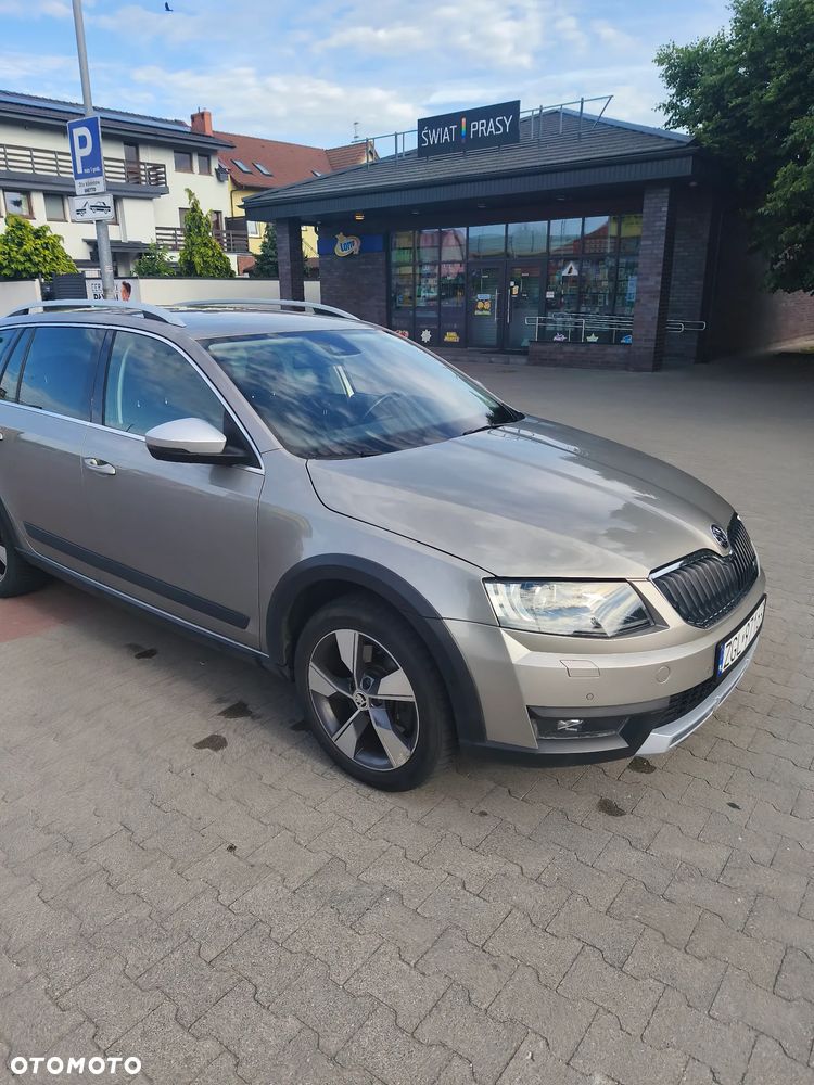 Skoda Octavia Scout 2.0 TDI 4x4 DSG - 25