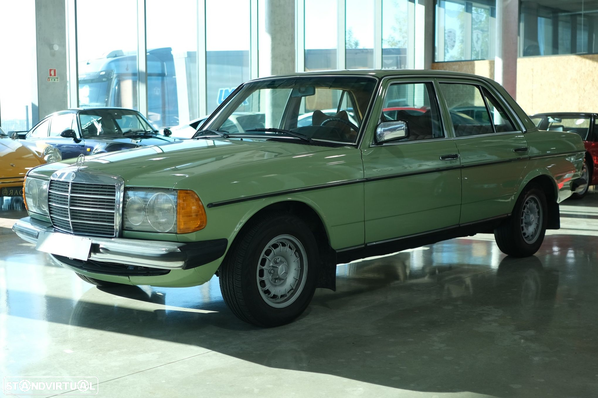 Mercedes-Benz 220 - 4