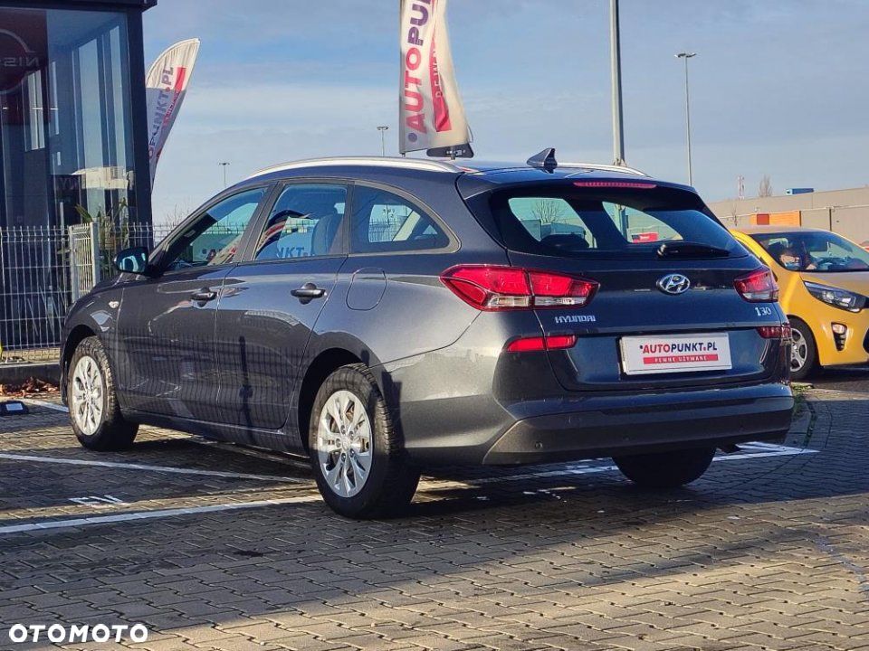Hyundai i30 1.5 DPI Classic + - 7