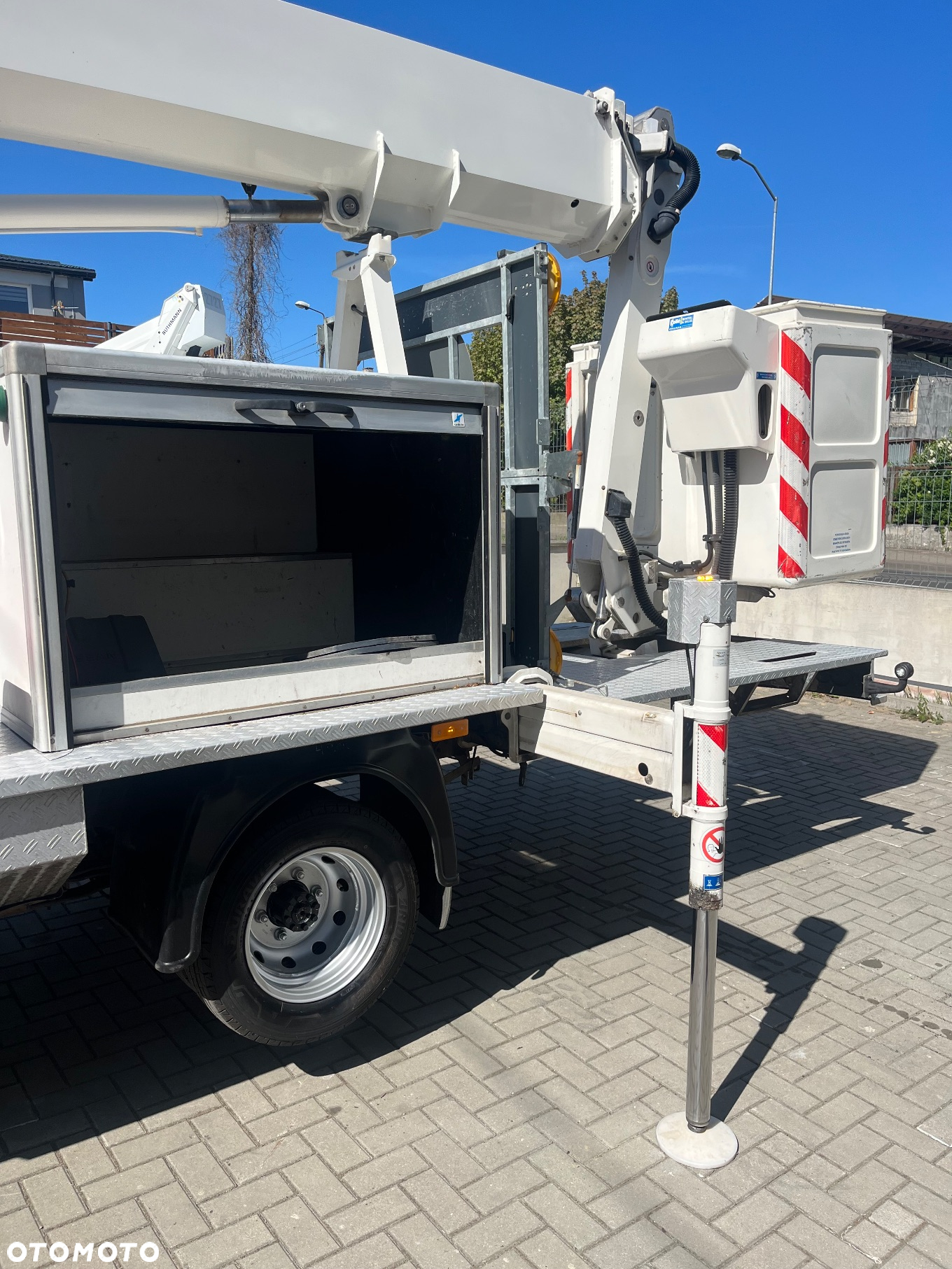 Nissan Podnośnik Koszowy Zwyżka Palfinger 210Bk 21 Metrów 16 w bok ! PILOT NA KABLU!! UDT !! Kosz 1000V Izolowany Jak Wumag Ruthmann Gsr - 13