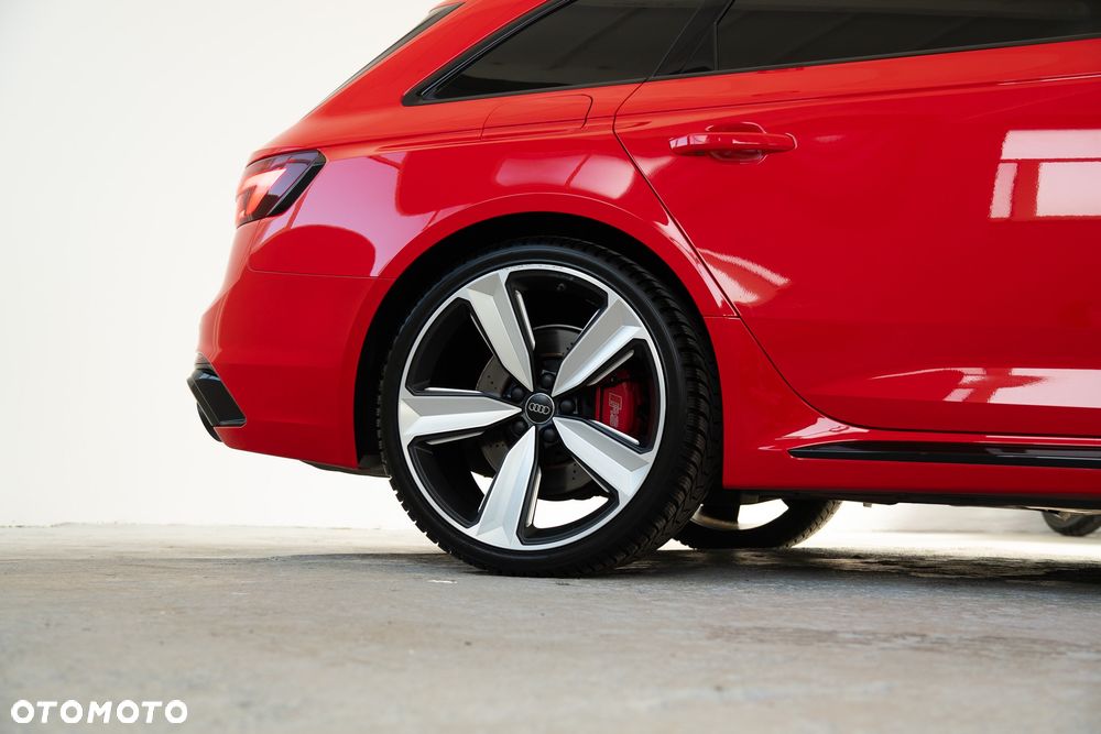 Audi RS4 Avant - 12
