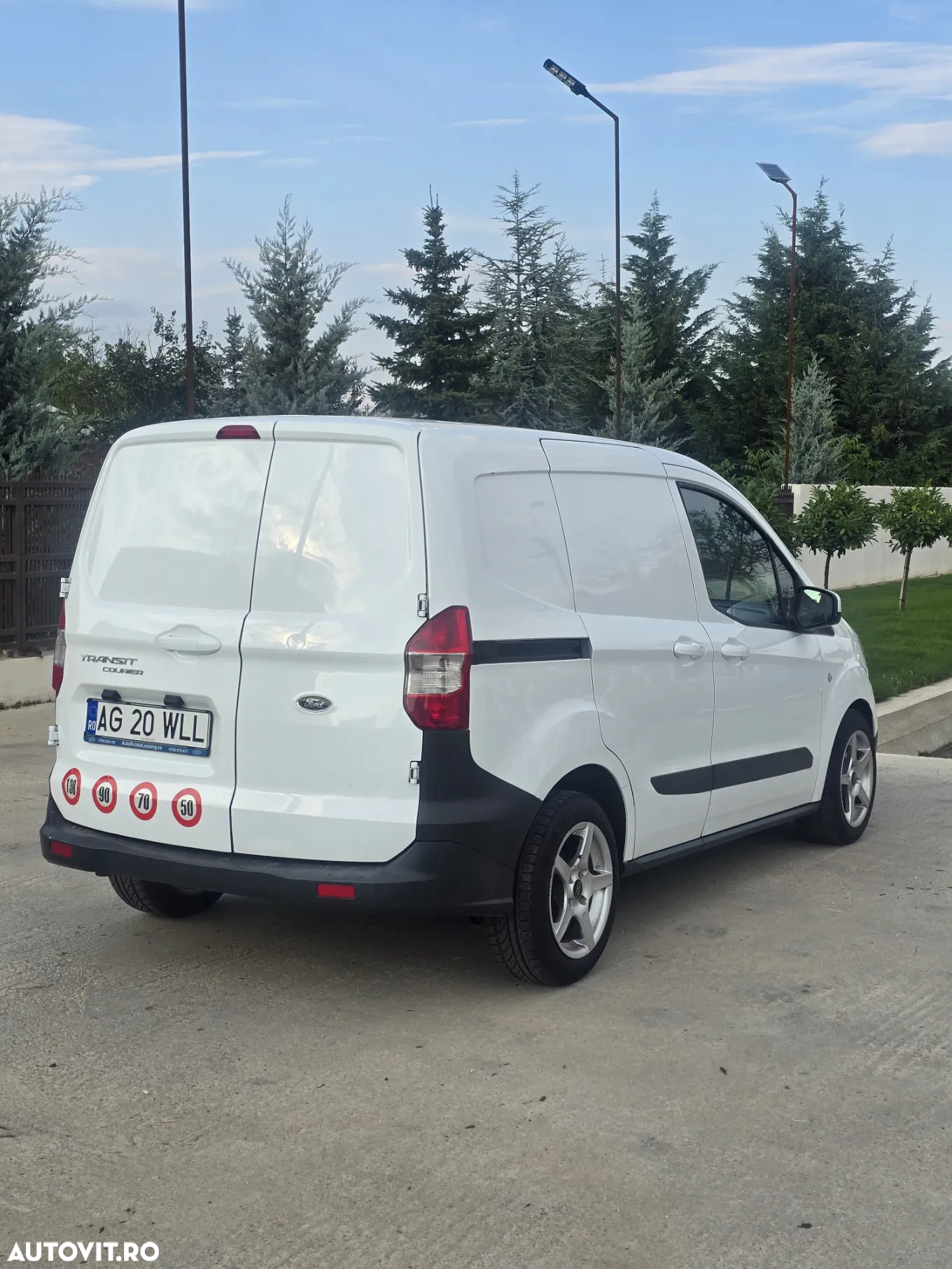 Ford Courier - 4