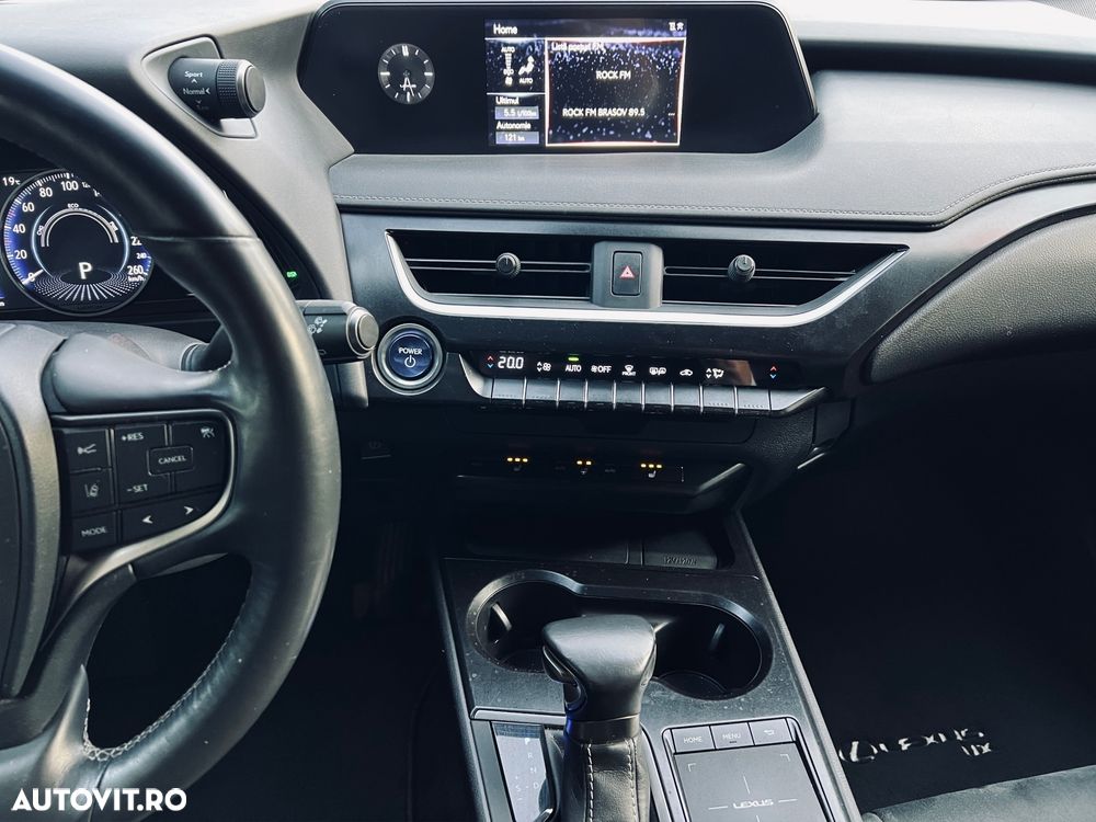 Lexus UX 250h FWD Executive - 13