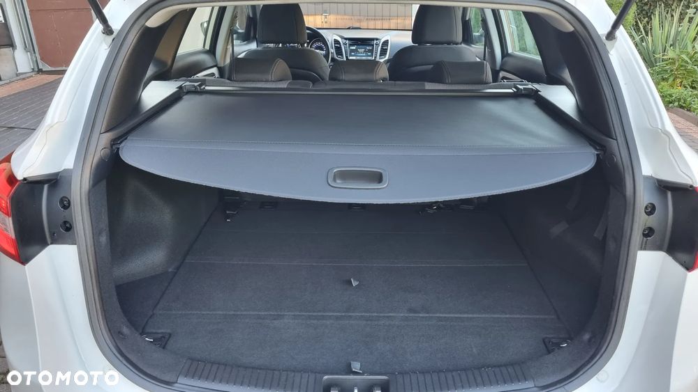 Hyundai i30 Fastback 1.6 CRDI Premium - 20