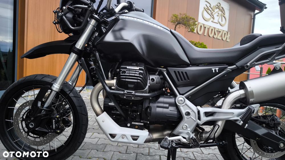 Moto Guzzi V85 - 12