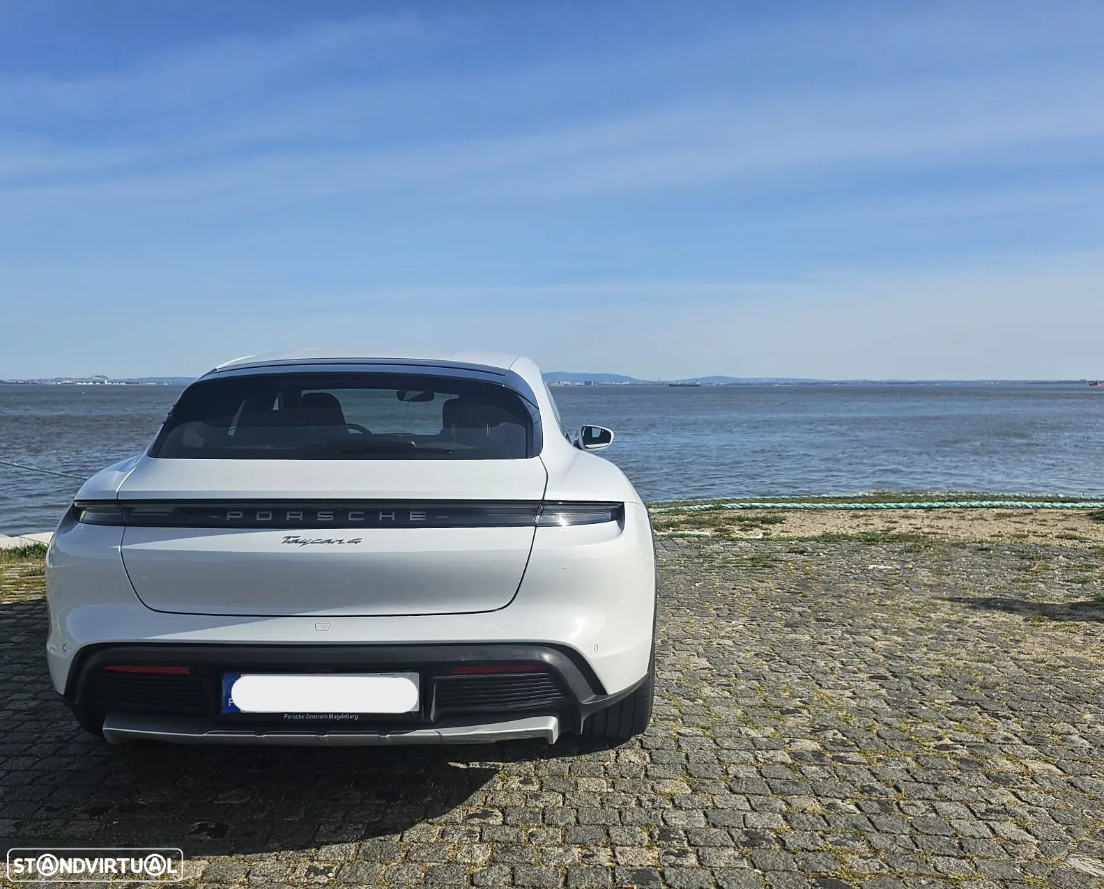 Porsche Taycan Cross Turismo 4 - 35